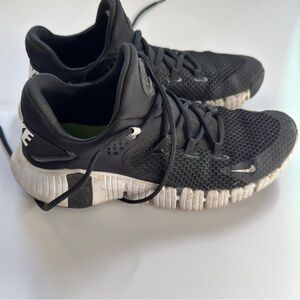 Women’s Nike Metcon Sneakers